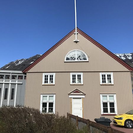 Tangs Lägenhet Ísafjörður Exteriör bild